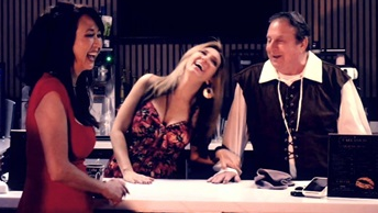 The Alicia and Michelle Show family cast photo